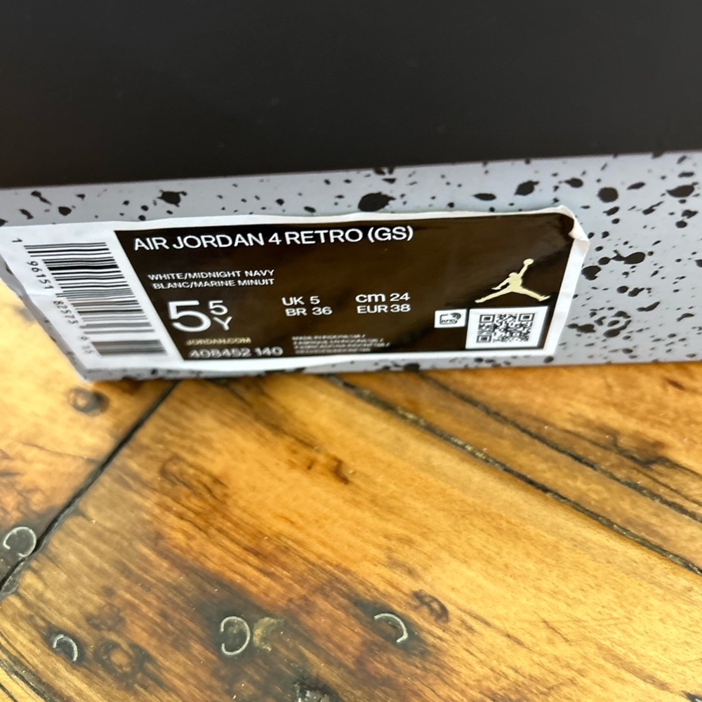 Size 5.5 Air Jordan 4 Retros, Amazing condition, Box, Barely worn. - Picture 6 of 8